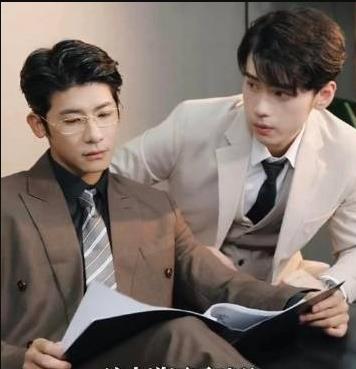 破产后，我成了死对头的秘书第01集